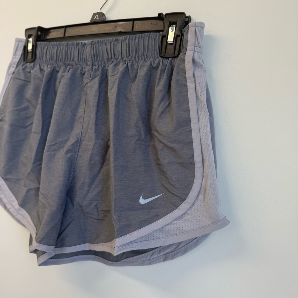 Nike Tempo Womens Heather Running Shorts Atmosphere Gray size medium dri fit new - Picture 2 of 9